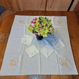 Embroidered Vintage Basket of Flowers Tablecloth with Matching Linen Napkins (4)